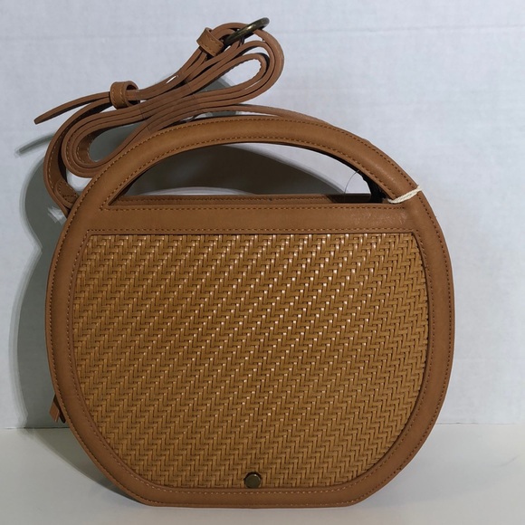 Women’s Woven Circle Crossbody Bag - Picture 2 of 6